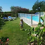 Ferienhaus In Aquitaine With Bubble Bath Monprimblanc