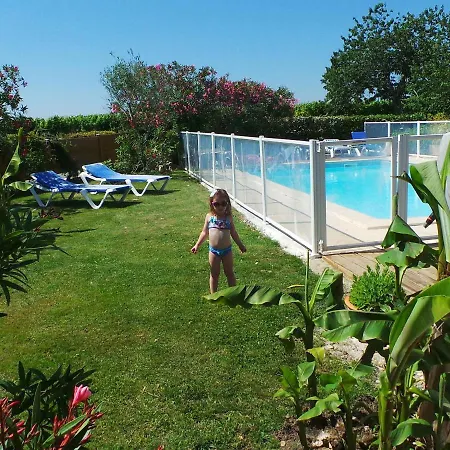 Prázdninový dům Stone House In A Vineyard With Swimming Pool Monprimblanc